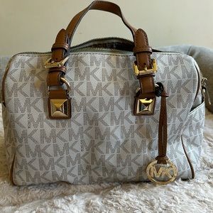 Micheal Kors Purse